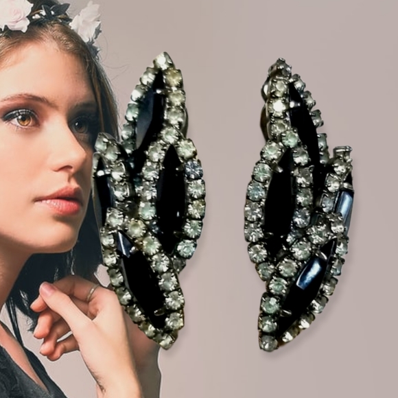 Vintage Jewelry - Vintage 1950s Black and Clear Rhinestone Clip Earrings
